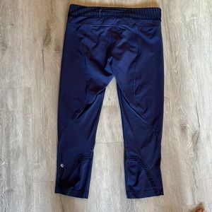 Lululemon cropped legging purple sz. 8